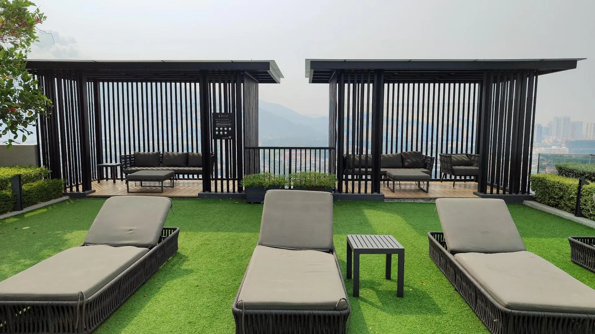 Skypool 2Br 9Pax Premium Suite@Beacon @Georgetown @Penang